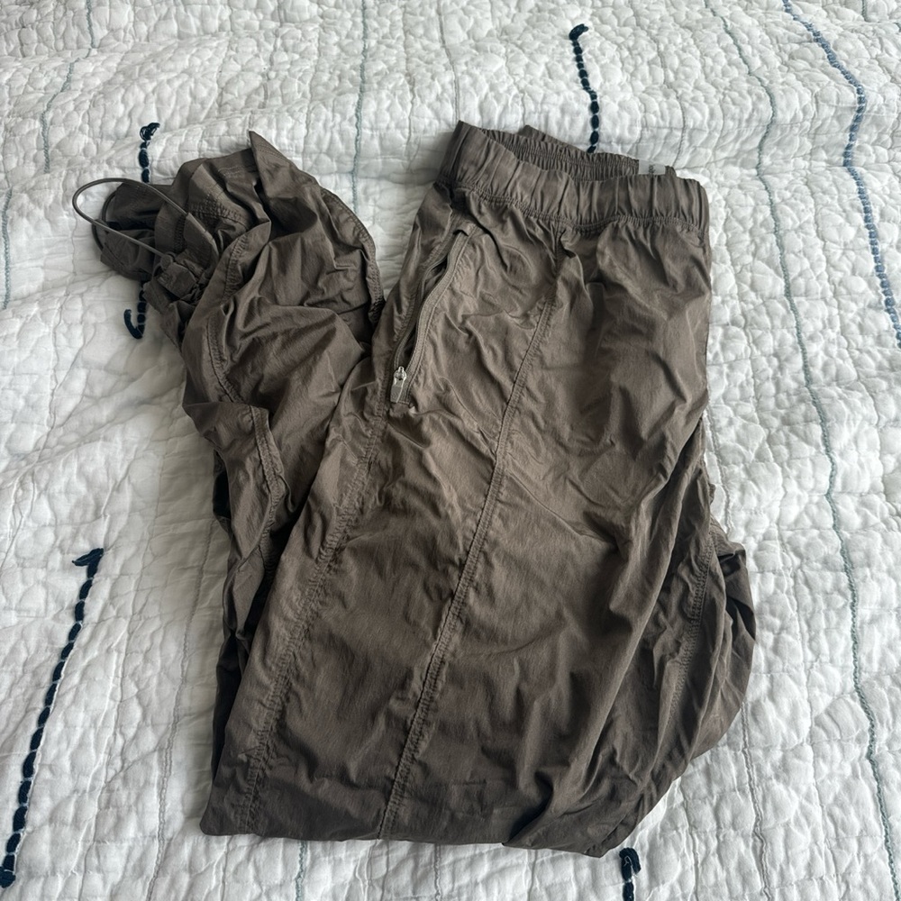 TNA Aritzia Prima Pant in Shaded Grey